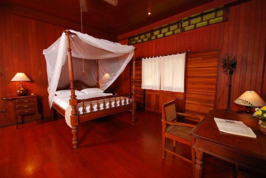 Baan Mai Beachfront Lone Island Phuket Esterno foto