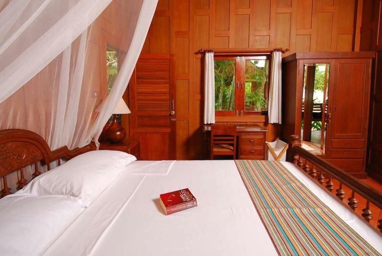 Baan Mai Beachfront Lone Island Phuket Esterno foto