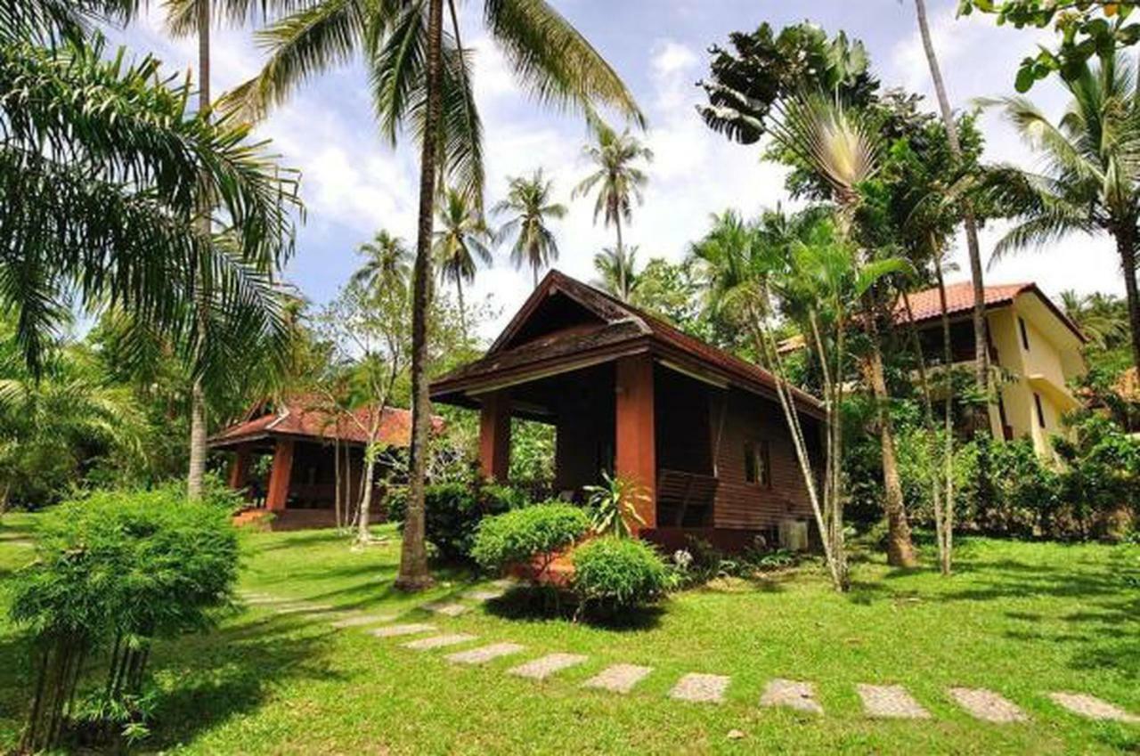 Baan Mai Beachfront Lone Island Phuket Esterno foto