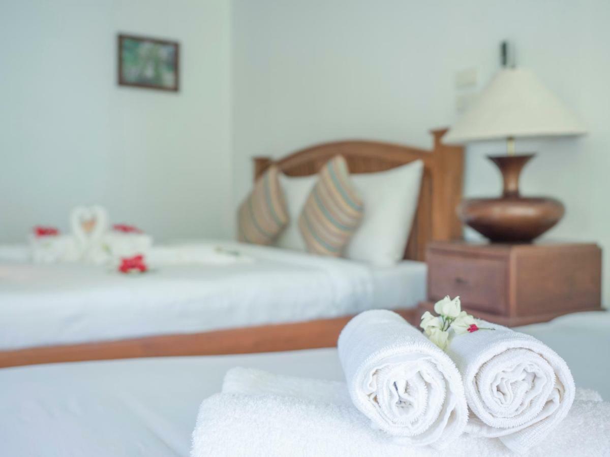 Baan Mai Beachfront Lone Island Phuket Esterno foto