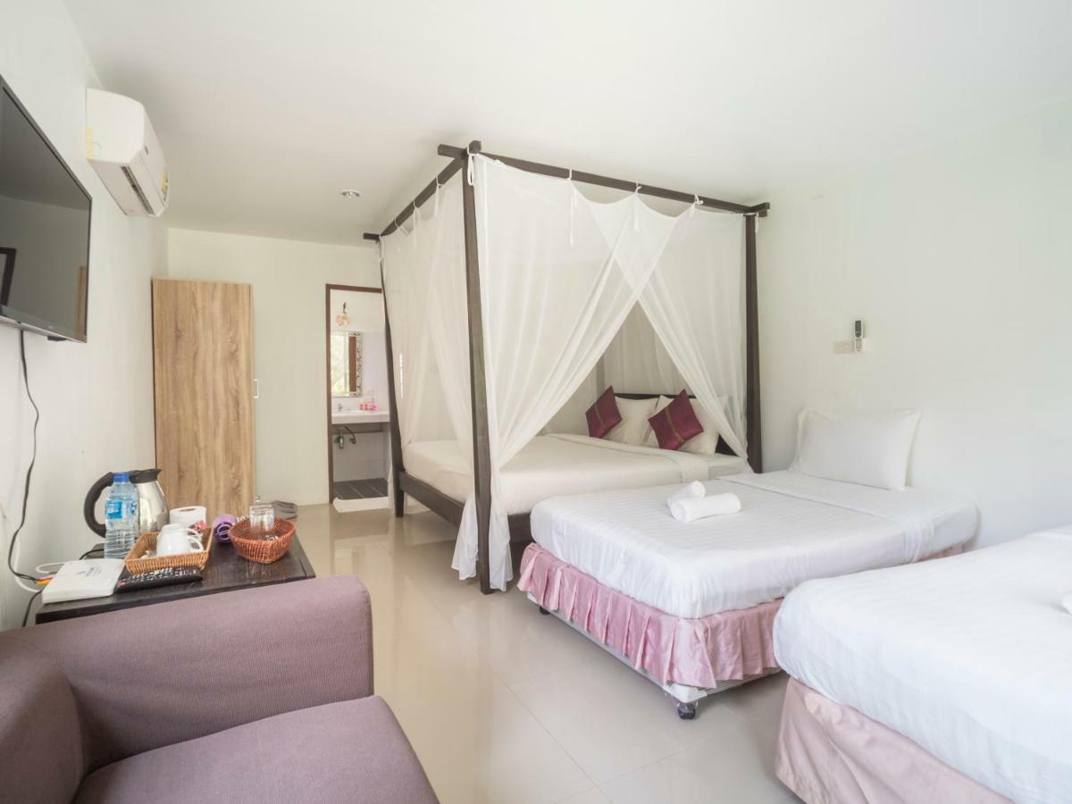 Baan Mai Beachfront Lone Island Phuket Esterno foto