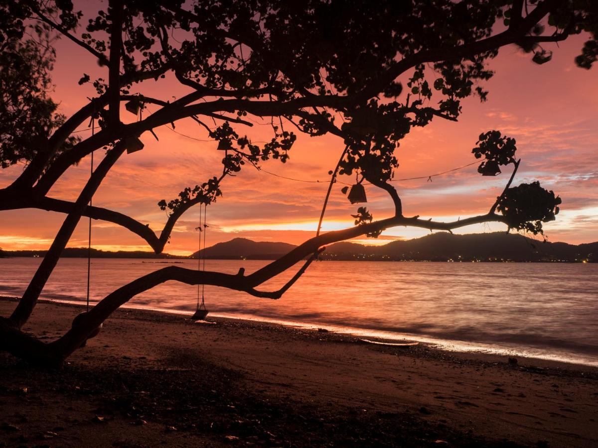 Baan Mai Beachfront Lone Island Phuket Esterno foto