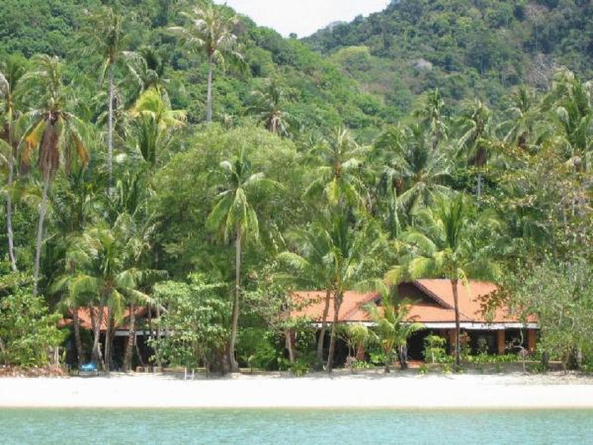 Baan Mai Beachfront Lone Island Phuket Esterno foto