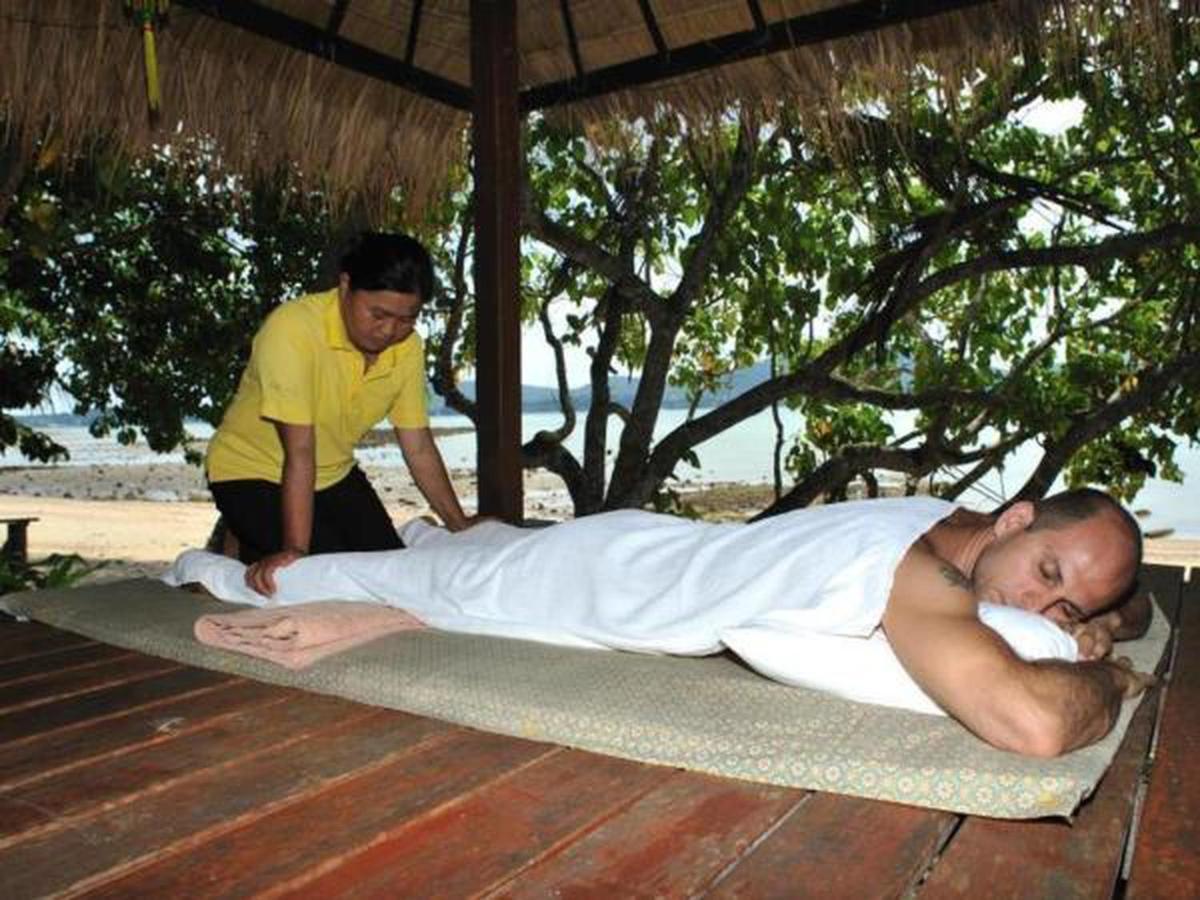 Baan Mai Beachfront Lone Island Phuket Esterno foto