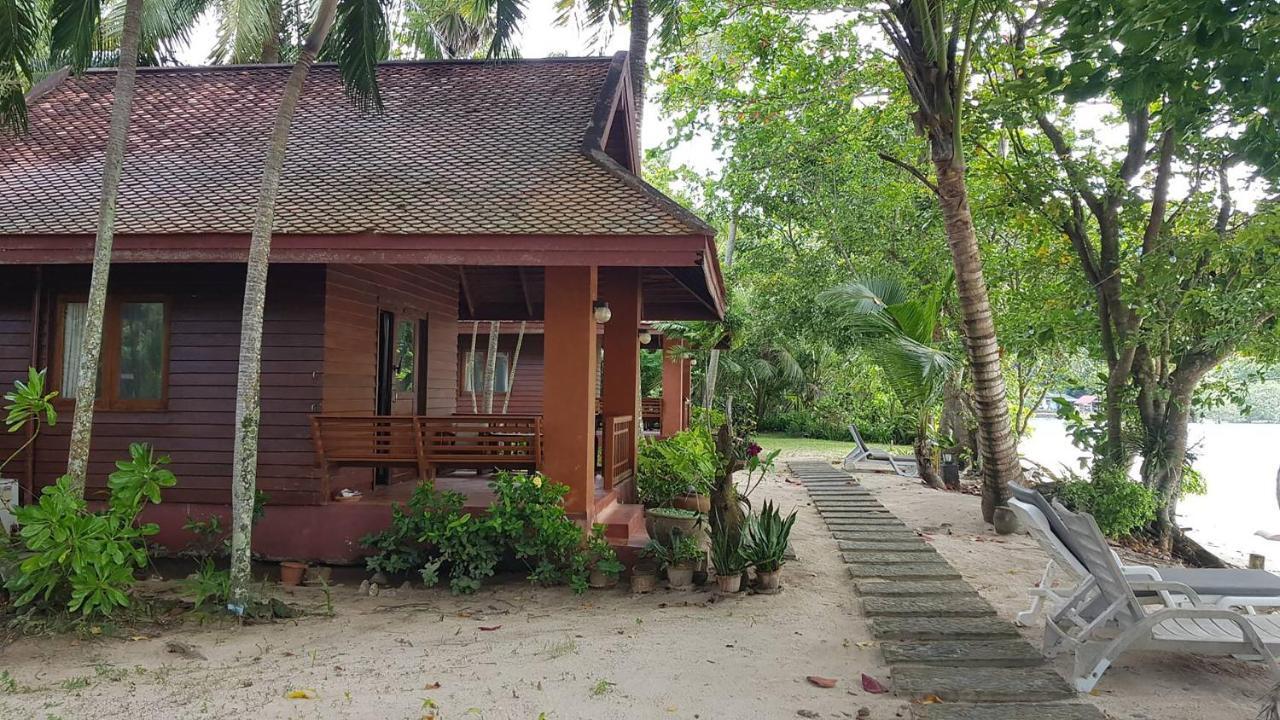 Baan Mai Beachfront Lone Island Phuket Esterno foto
